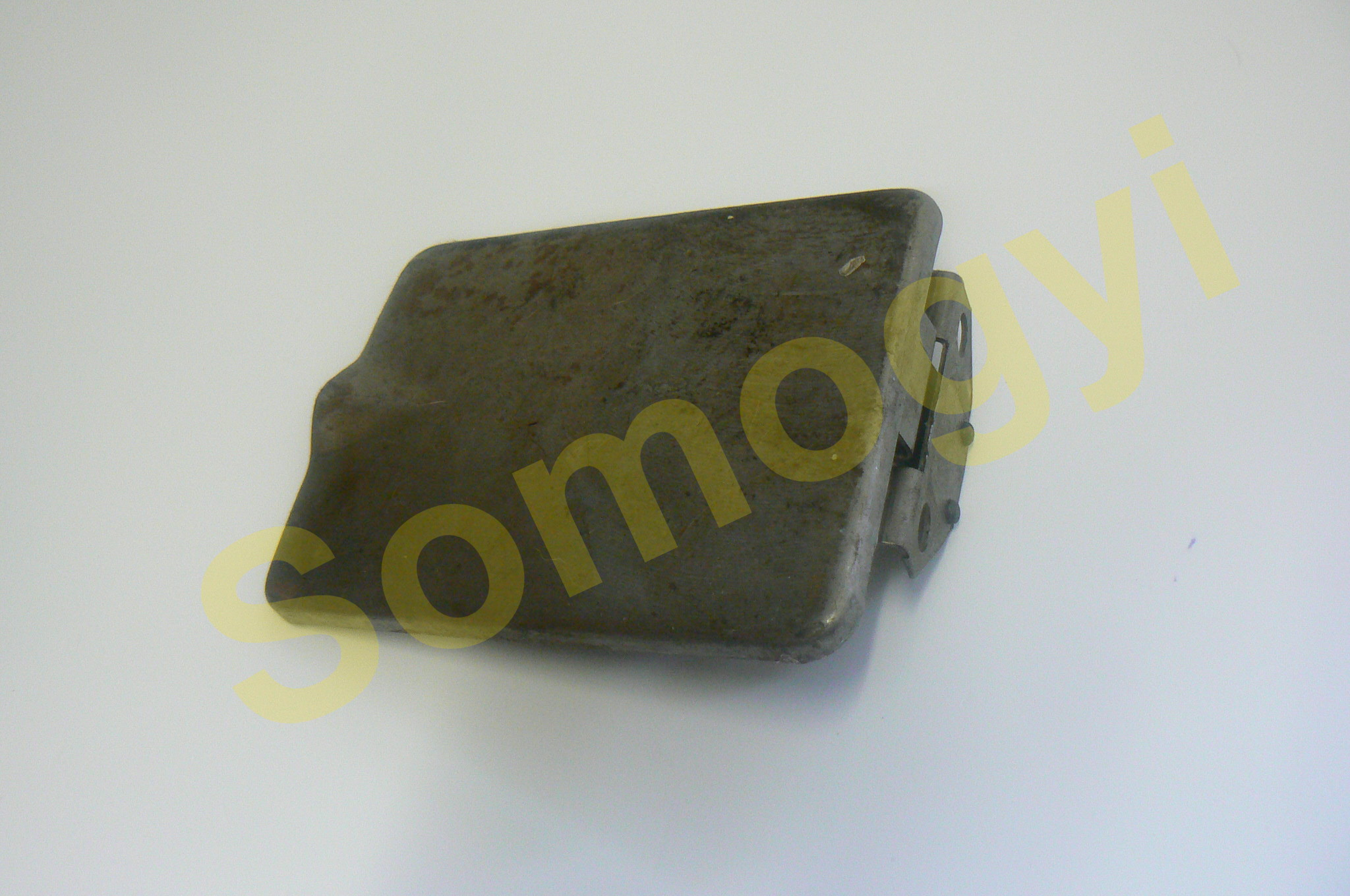 üzemanyagtank ajtó zsanérral