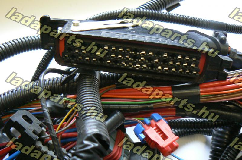 kábelköteg computertől